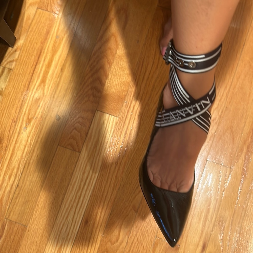 Lanvin Paris black patent leather heels 39